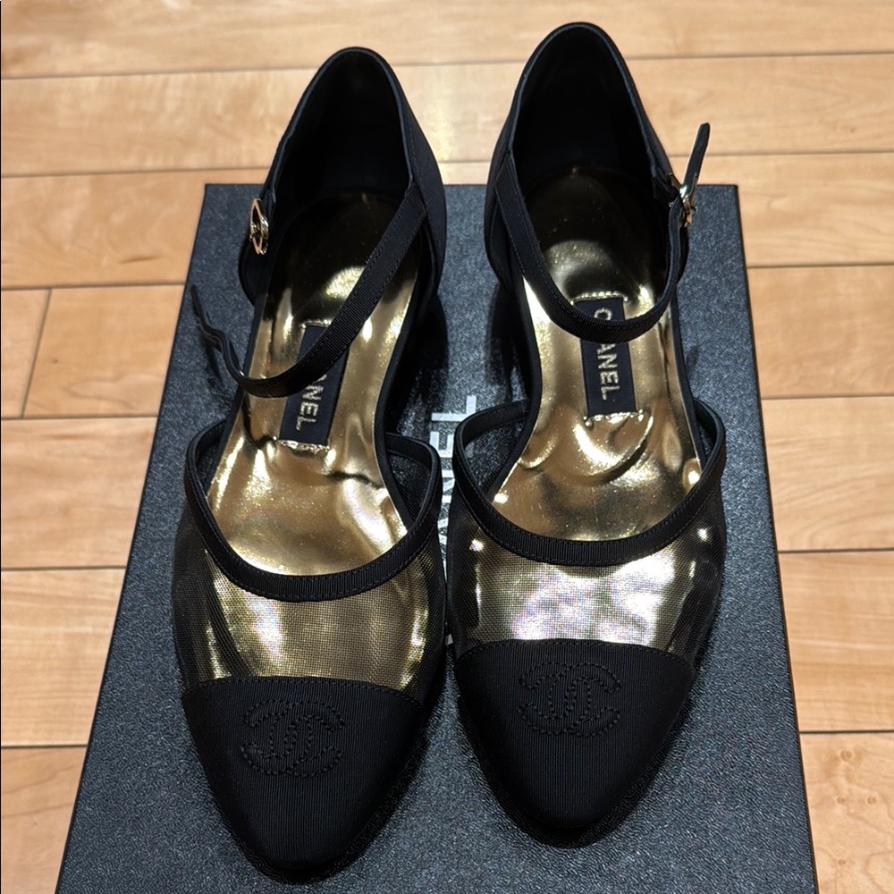 Chanel Black and Gold Women's Shoes - Picture 3 of 8